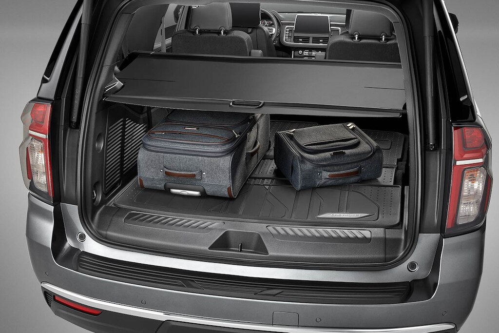 Complementa tu Nueva Suburban 2025 con la sombra de seguridad para área de carga y personaliza tu SUV 4x4 Chevrolet